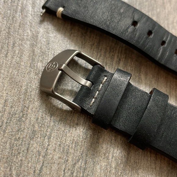 Timex Expedition Scout Watch with 2 Leather Bands - Picture 10 of 11